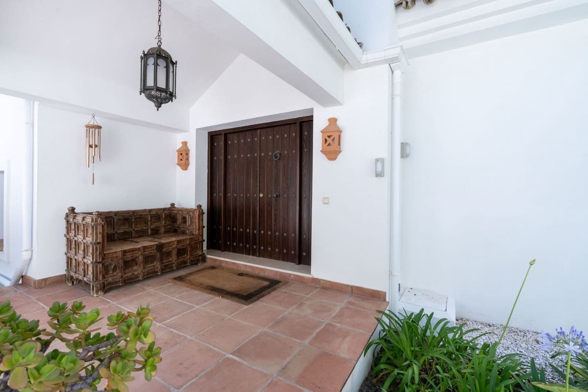 4 soveværelse Villa til salg i Benahavis med swimmingpool garage - € 1.795.000 (Ref: 9548645)