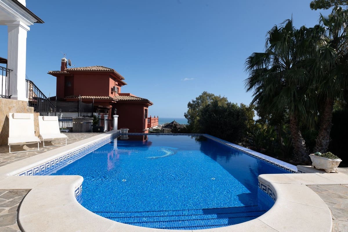 5 sypialnia Willa na sprzedaż w Benalmadena z basenem garażem - 1 895 000 € (Ref: 9575137)