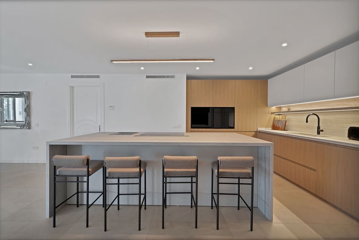 5 bedroom Villa for sale in Benalmadena with pool garage - € 1,895,000 (Ref: 9575137)