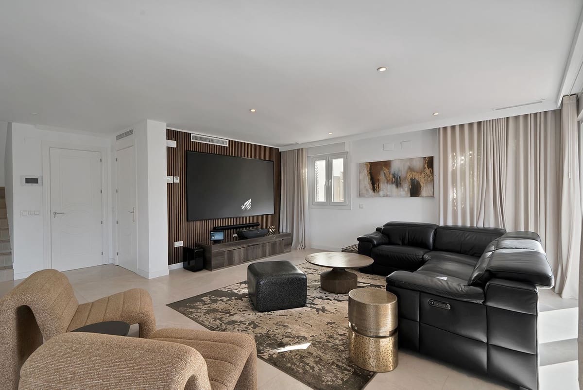 5 bedroom Villa for sale in Benalmadena with pool garage - € 1,895,000 (Ref: 9575137)