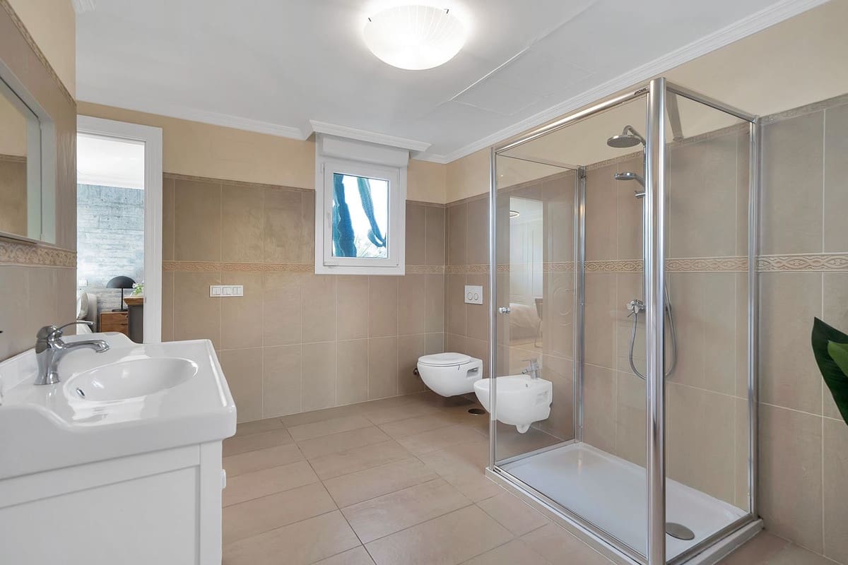 5 bedroom Villa for sale in Benalmadena with pool garage - € 1,895,000 (Ref: 9575137)