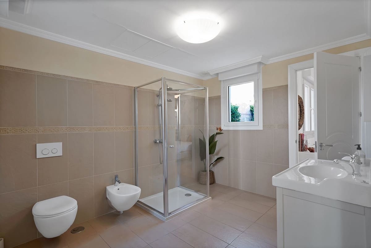 5 bedroom Villa for sale in Benalmadena with pool garage - € 1,895,000 (Ref: 9575137)