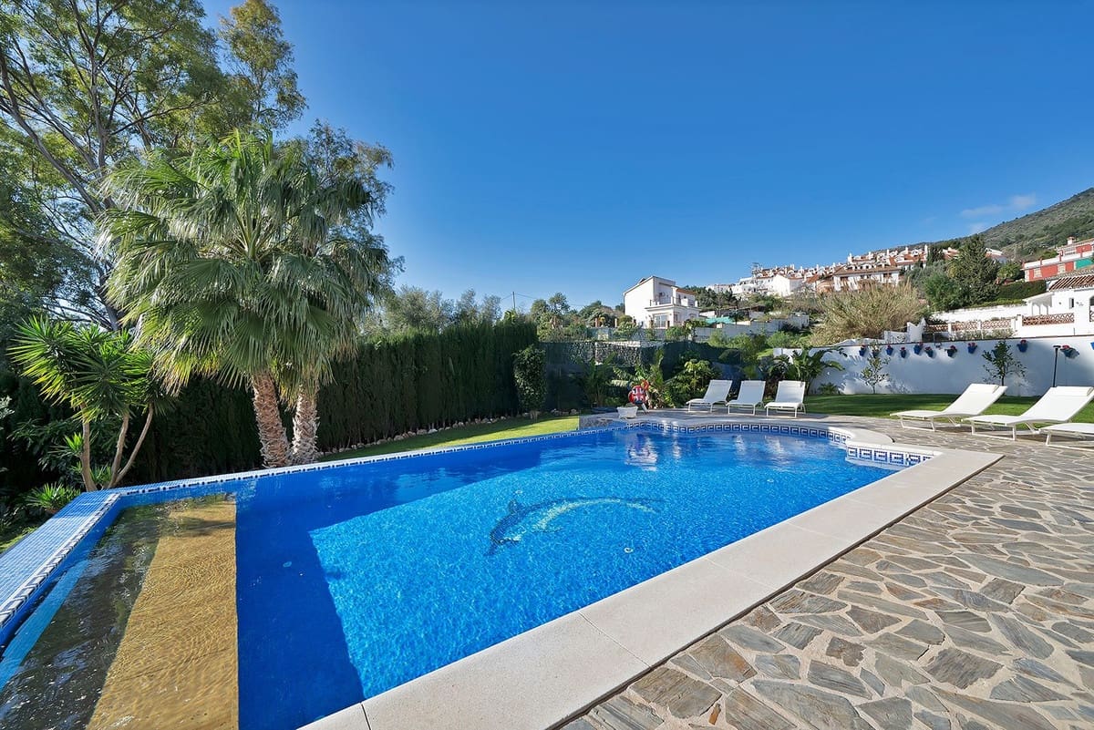 5 bedroom Villa for sale in Benalmadena with pool garage - € 1,895,000 (Ref: 9575137)