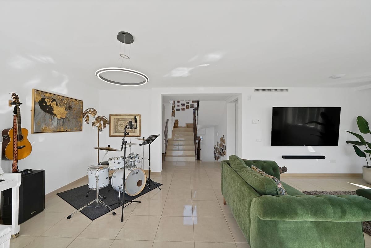 5 bedroom Villa for sale in Benalmadena with pool garage - € 1,895,000 (Ref: 9575137)