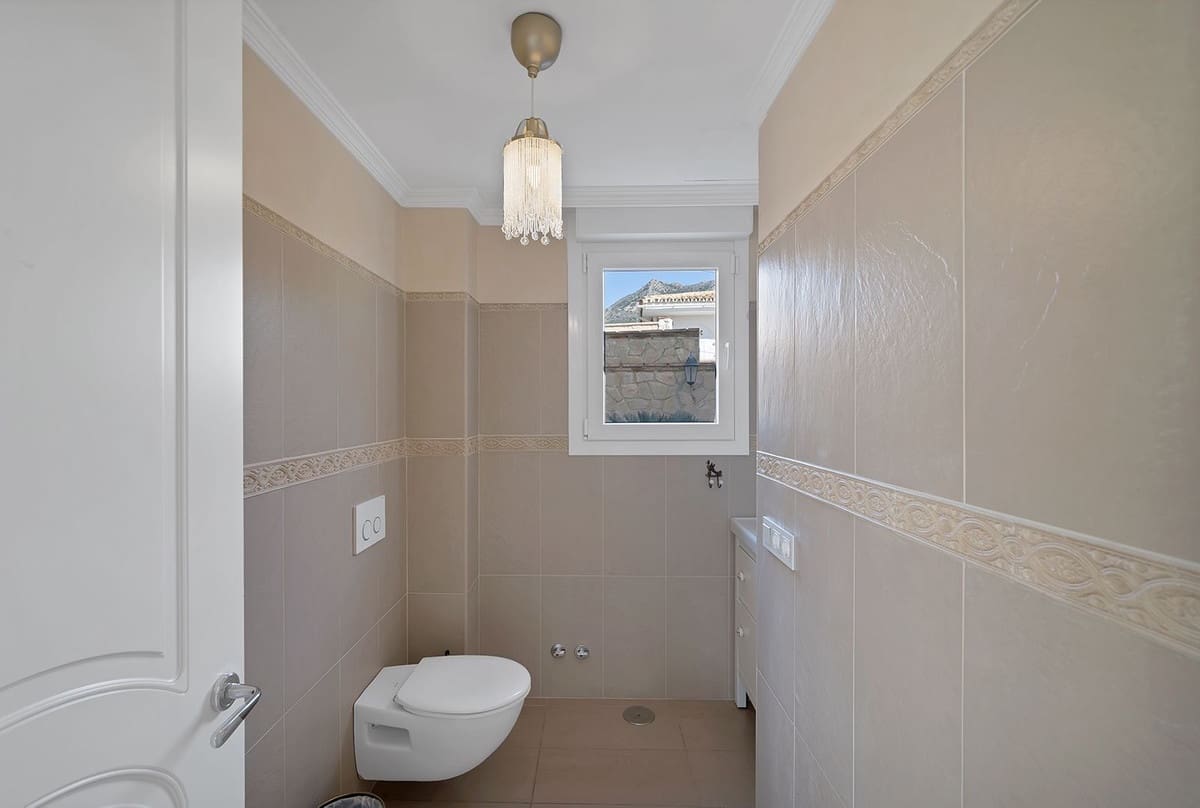 5 bedroom Villa for sale in Benalmadena with pool garage - € 1,895,000 (Ref: 9575137)