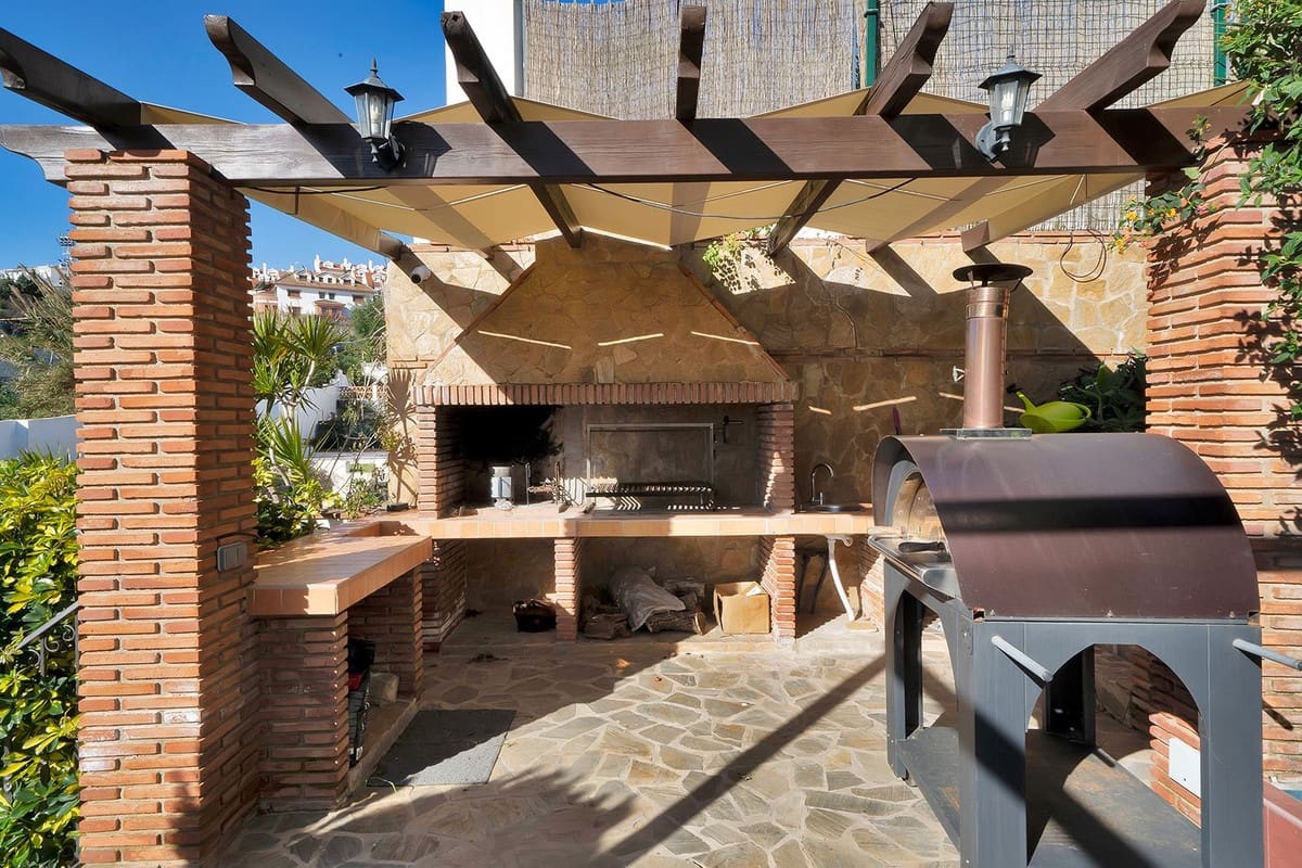 5 bedroom Villa for sale in Benalmadena with pool garage - € 1,895,000 (Ref: 9575137)