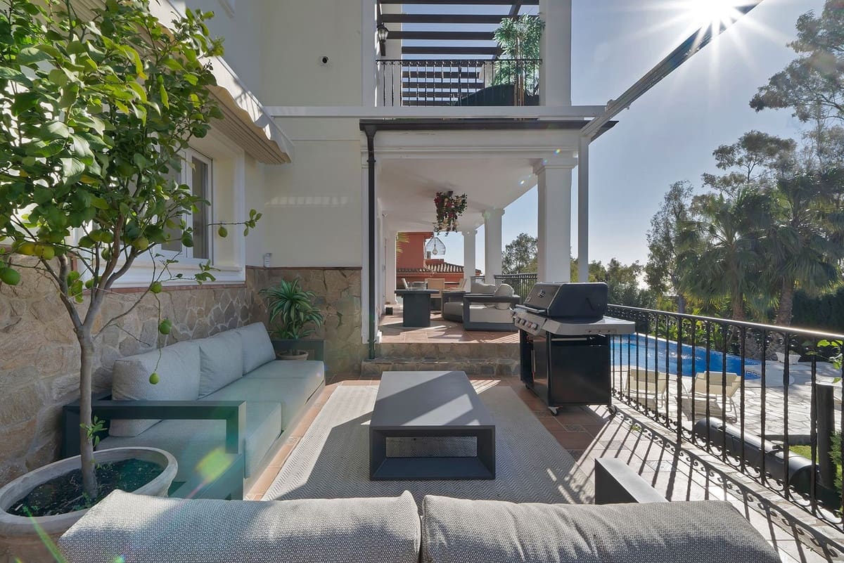 5 bedroom Villa for sale in Benalmadena with pool garage - € 1,895,000 (Ref: 9575137)