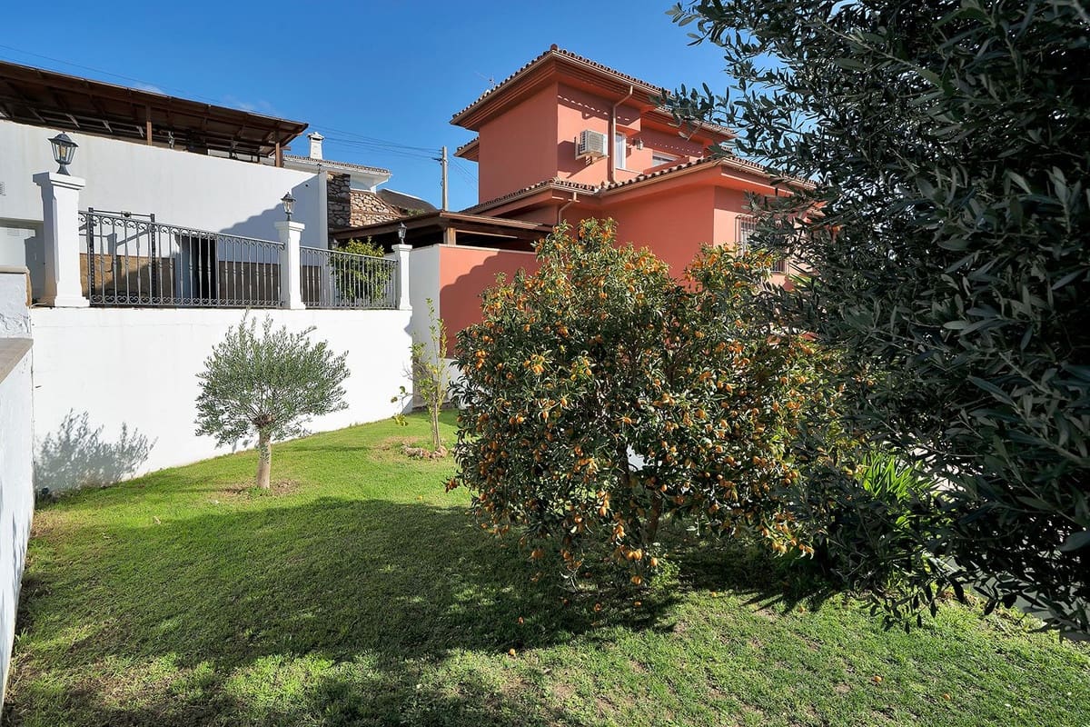 5 bedroom Villa for sale in Benalmadena with pool garage - € 1,895,000 (Ref: 9575137)