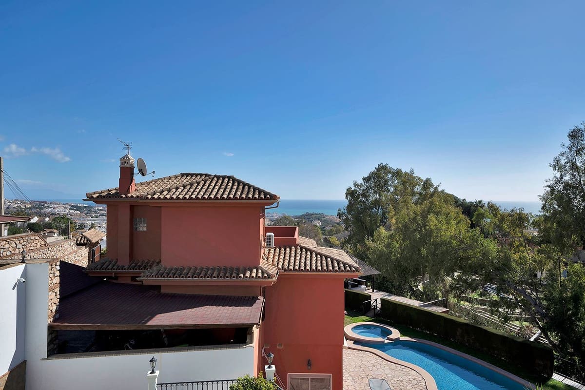 5 bedroom Villa for sale in Benalmadena with pool garage - € 1,895,000 (Ref: 9575137)