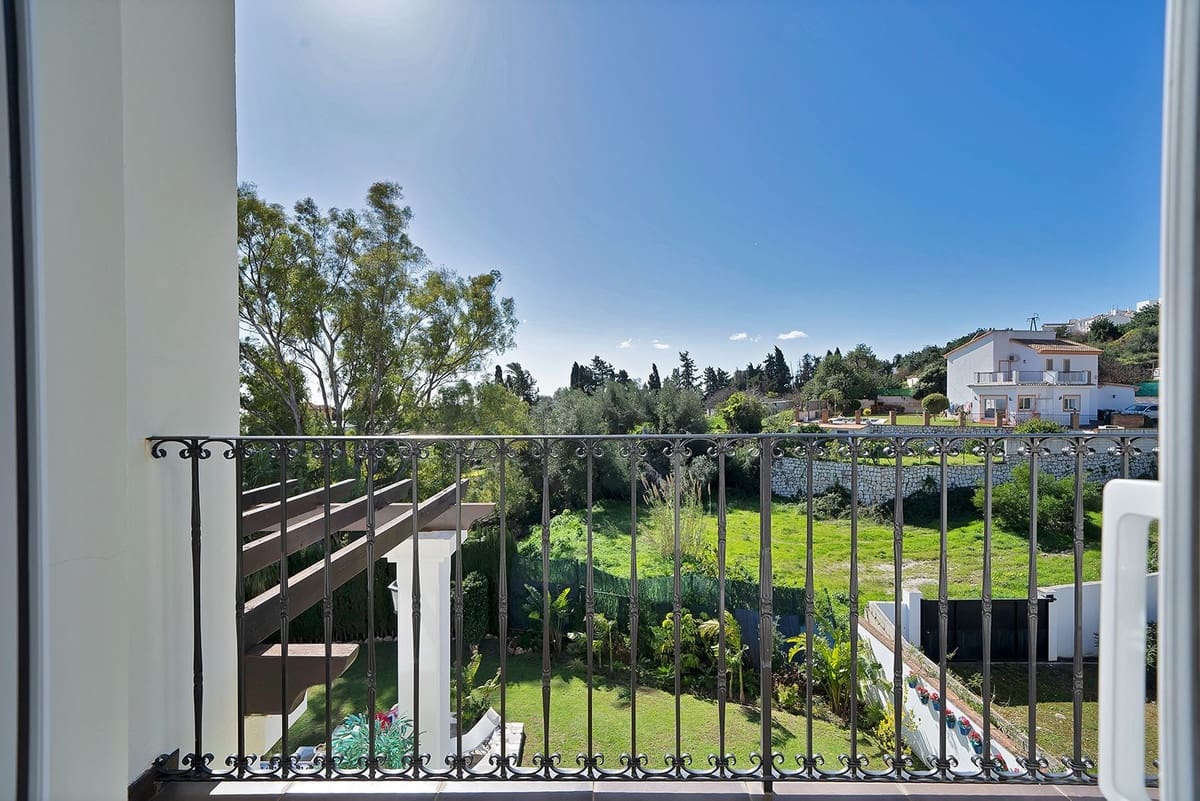 5 bedroom Villa for sale in Benalmadena with pool garage - € 1,895,000 (Ref: 9575137)