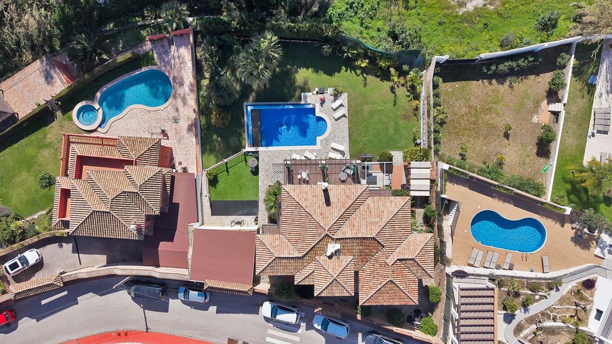 5 bedroom Villa for sale in Benalmadena with pool garage - € 1,895,000 (Ref: 9575137)