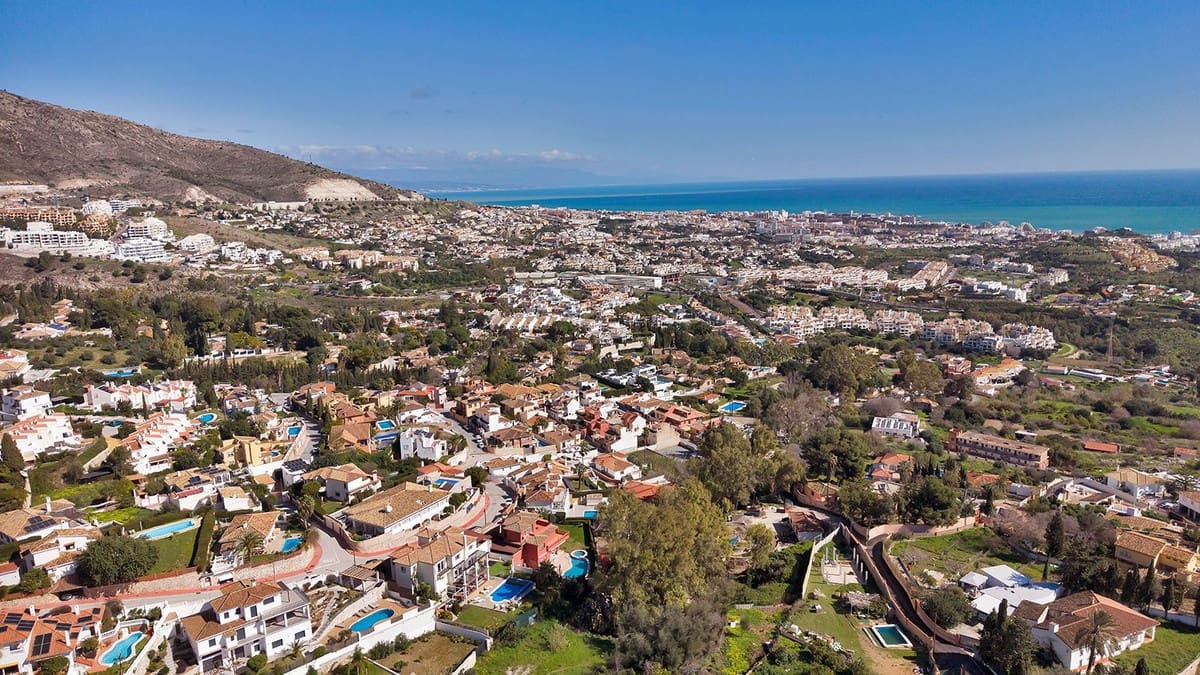 5 bedroom Villa for sale in Benalmadena with pool garage - € 1,895,000 (Ref: 9575137)