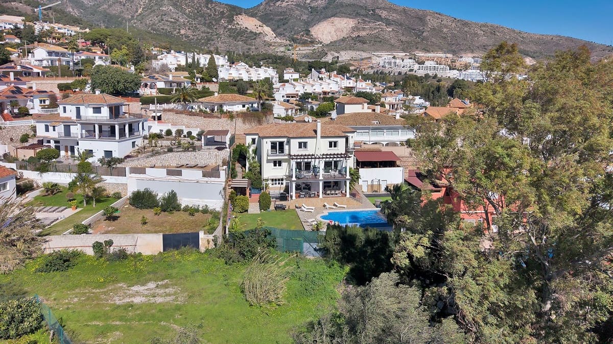 5 bedroom Villa for sale in Benalmadena with pool garage - € 1,895,000 (Ref: 9575137)