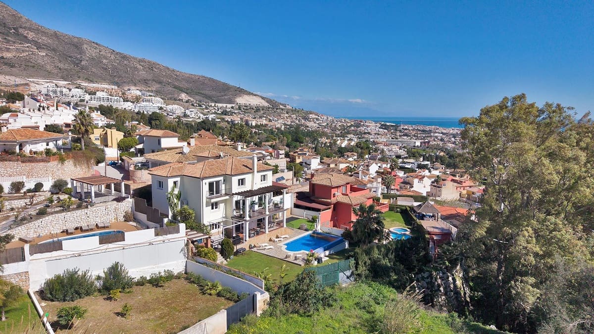 5 bedroom Villa for sale in Benalmadena with pool garage - € 1,895,000 (Ref: 9575137)