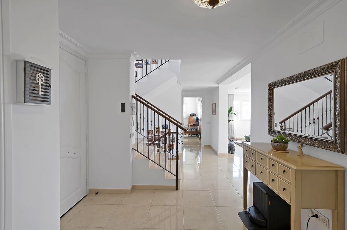 5 soveværelse Villa til salg i Benalmadena med swimmingpool garage - € 1.895.000 (Ref: 9575137)