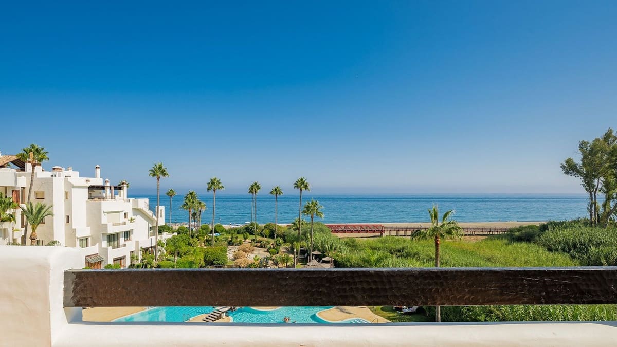 3 bedroom Penthouse for sale in Estepona - € 2,995,000 (Ref: 9580144)