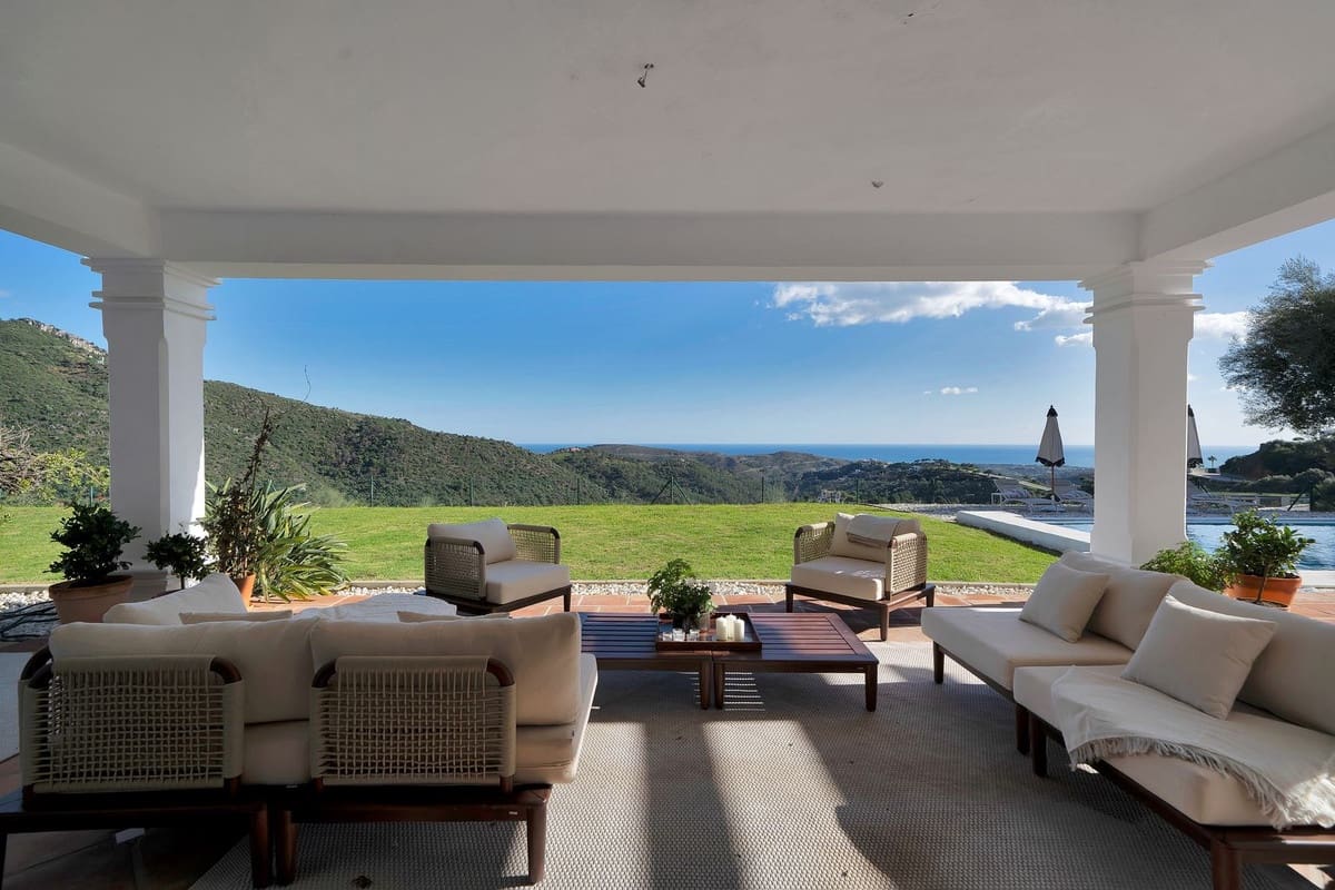 5 bedroom Villa for sale in Benahavis with pool garage - € 3,195,000 (Ref: 9611146)