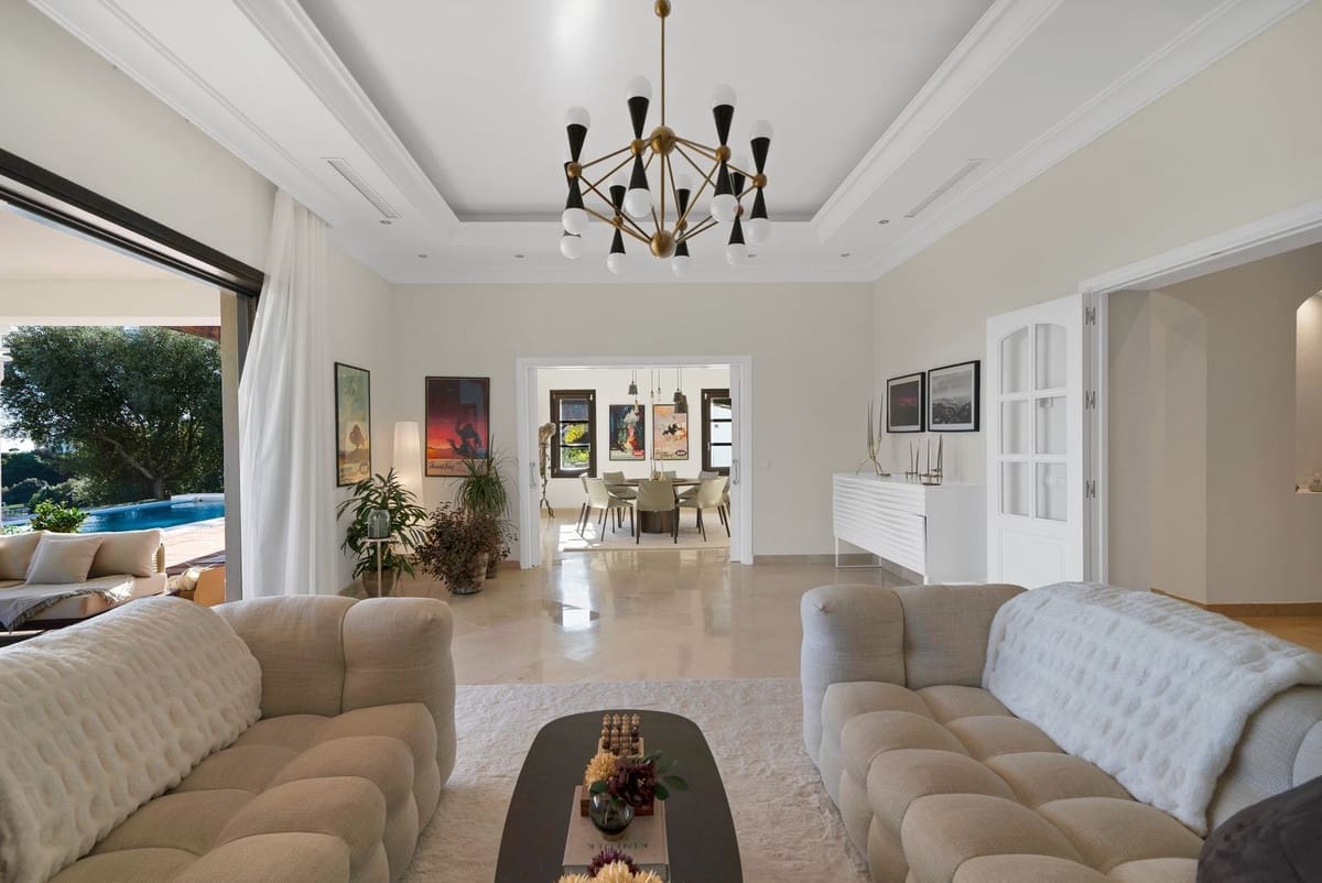 5 bedroom Villa for sale in Benahavis with pool garage - € 3,195,000 (Ref: 9611146)