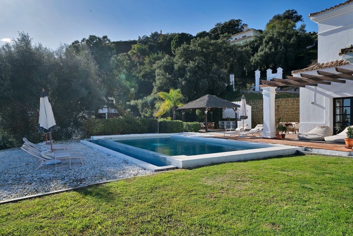 5 bedroom Villa for sale in Benahavis with pool garage - € 3,195,000 (Ref: 9611146)