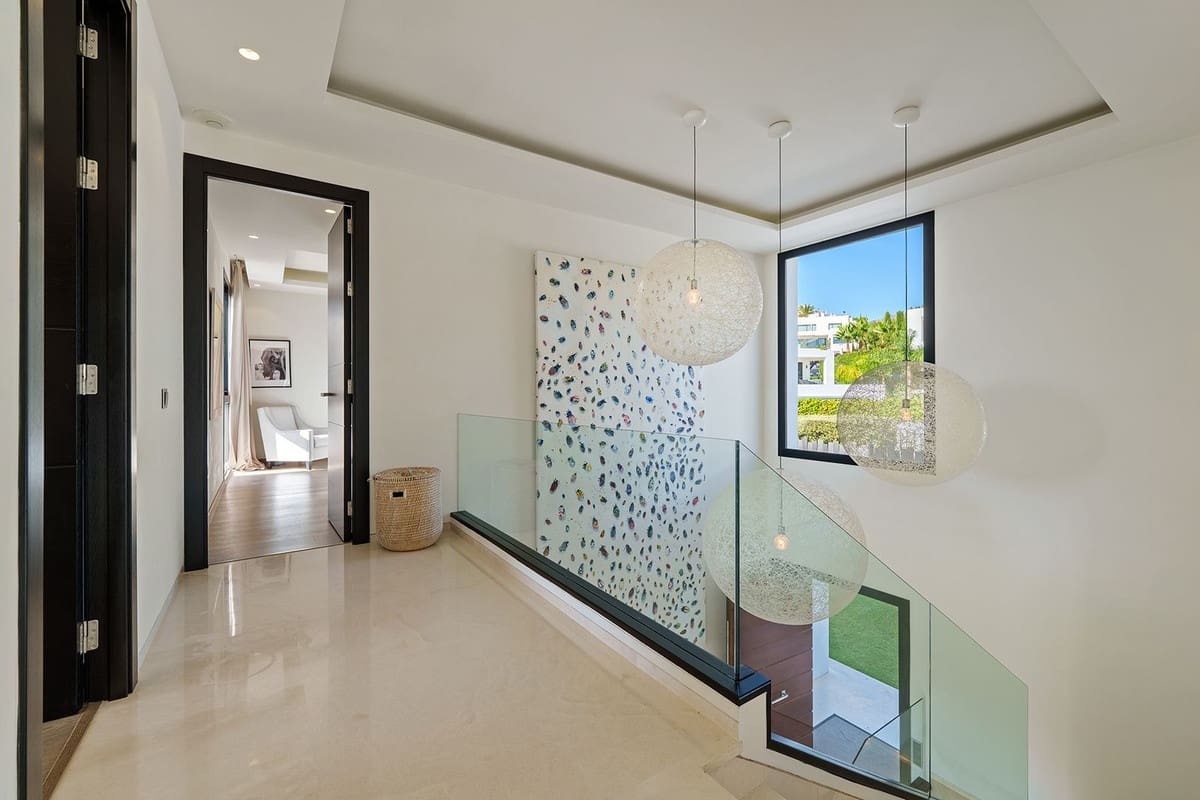 6 bedroom Villa for sale in Nueva Andalucia - € 4,290,000 (Ref: 9614566)