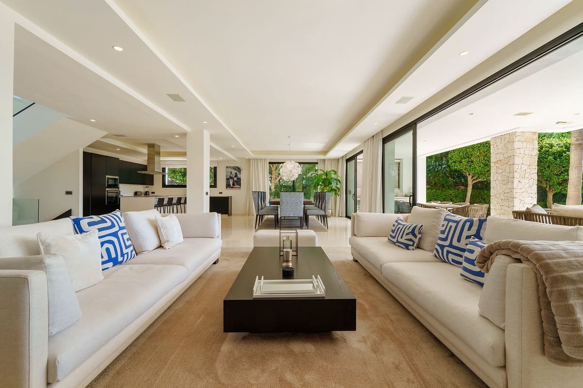 6 bedroom Villa for sale in Nueva Andalucia - € 4,290,000 (Ref: 9614566)