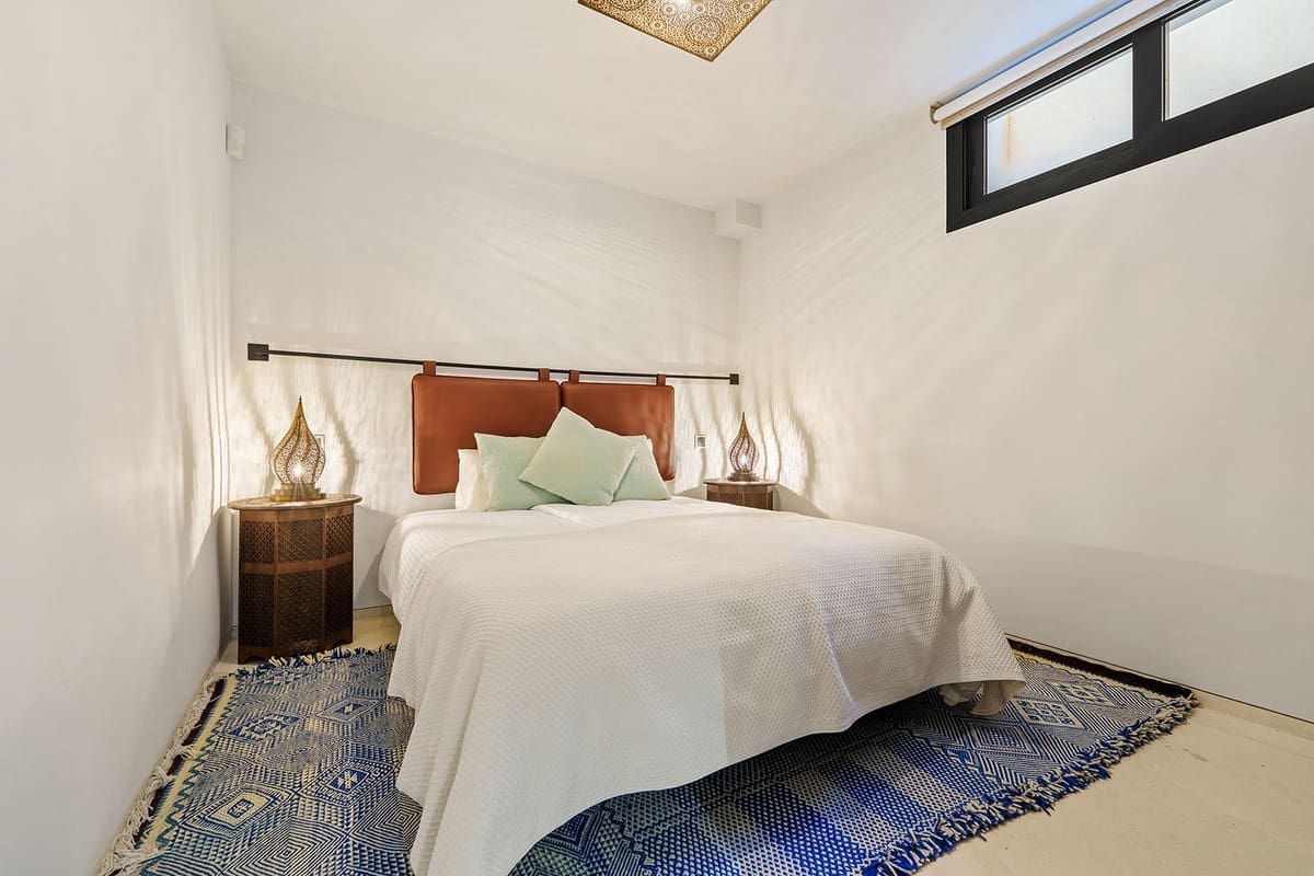 6 bedroom Villa for sale in Nueva Andalucia - € 4,190,000 (Ref: 9614614)