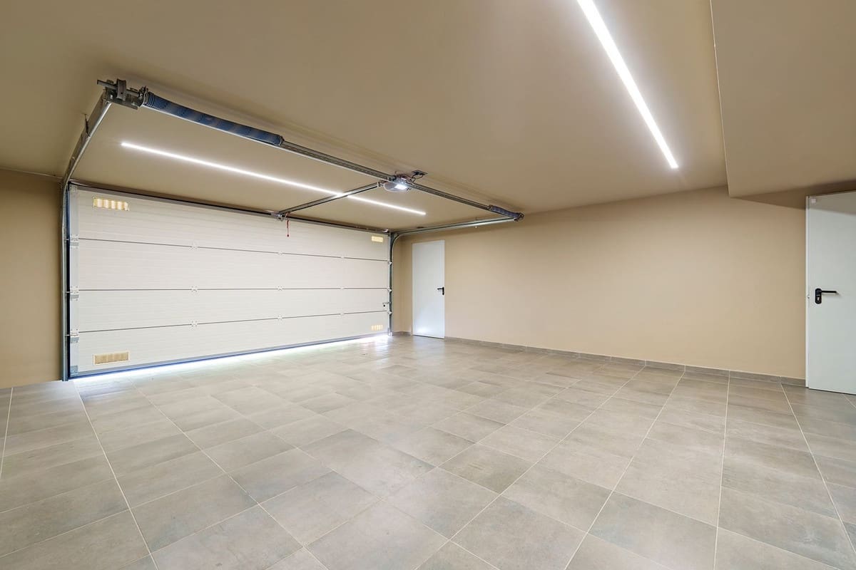 6 bedroom Villa for sale in Nueva Andalucia - € 4,190,000 (Ref: 9614614)