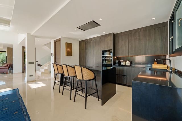 6 Zimmer Villa zu verkaufen in Nueva Andalucia, Marbella - 4.190.000 € (Ref: 9614614)