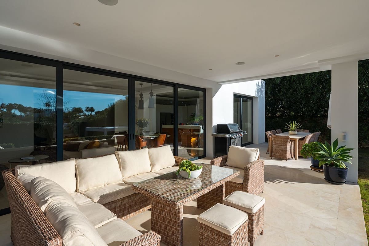 6 bedroom Villa for sale in Nueva Andalucia - € 3,980,000 (Ref: 9614615)