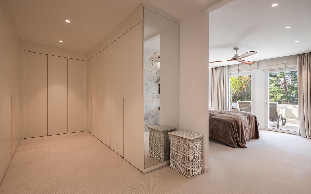 3 bedroom Apartment for sale in Nueva Andalucia - € 3,950,000 (Ref: 9626078)