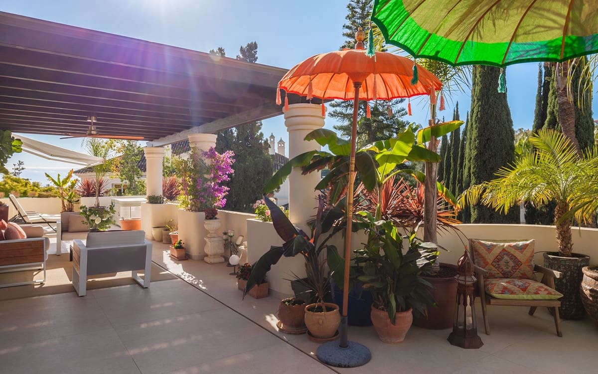 3 bedroom Apartment for sale in Nueva Andalucia - € 3,950,000 (Ref: 9626078)