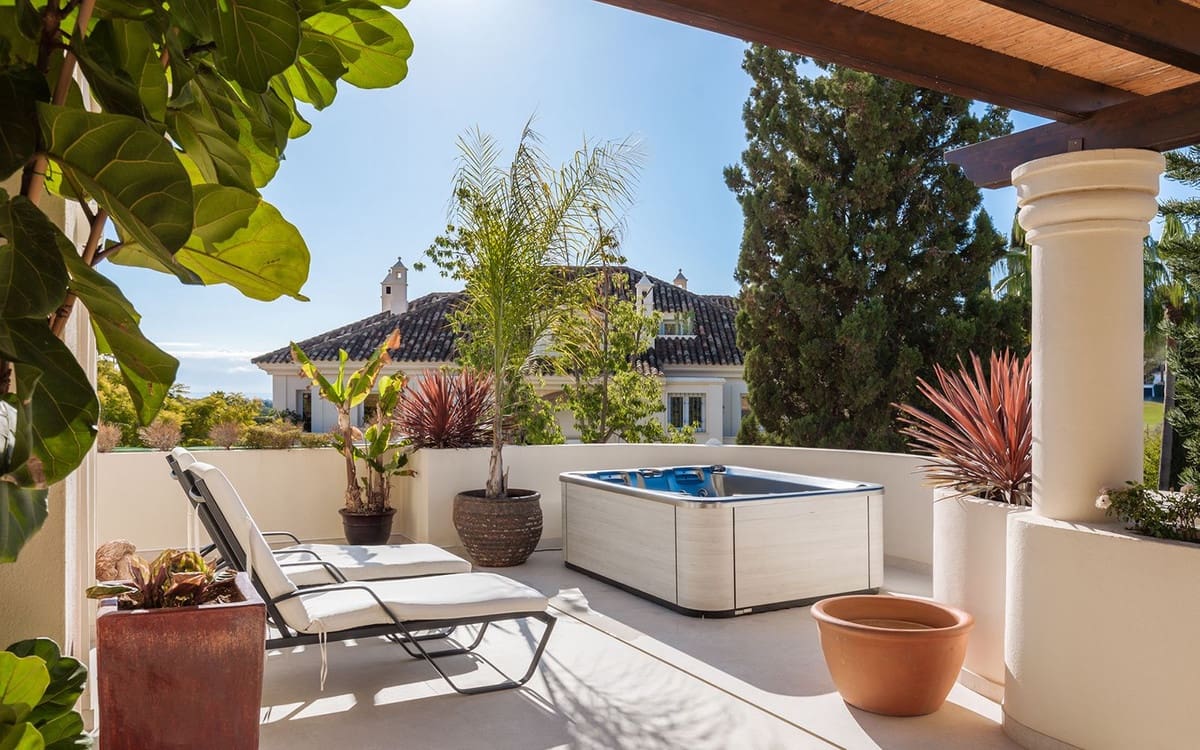 3 bedroom Apartment for sale in Nueva Andalucia - € 3,950,000 (Ref: 9626078)