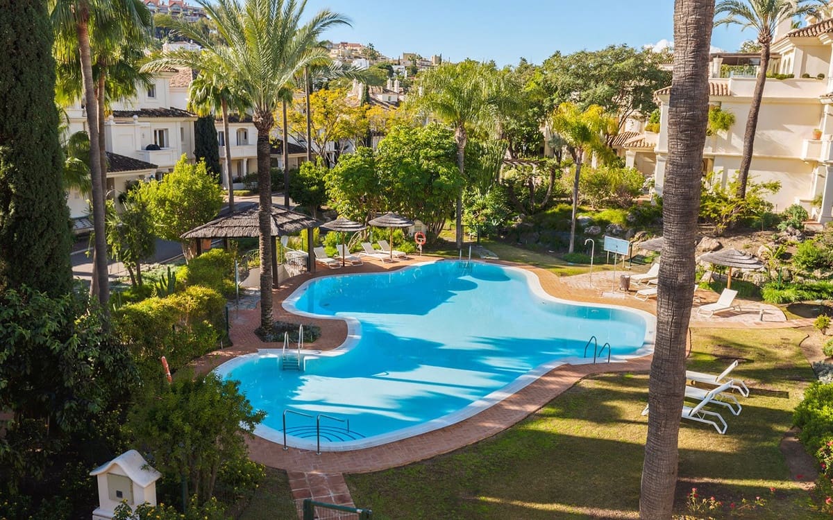 3 bedroom Apartment for sale in Nueva Andalucia - € 3,950,000 (Ref: 9626078)