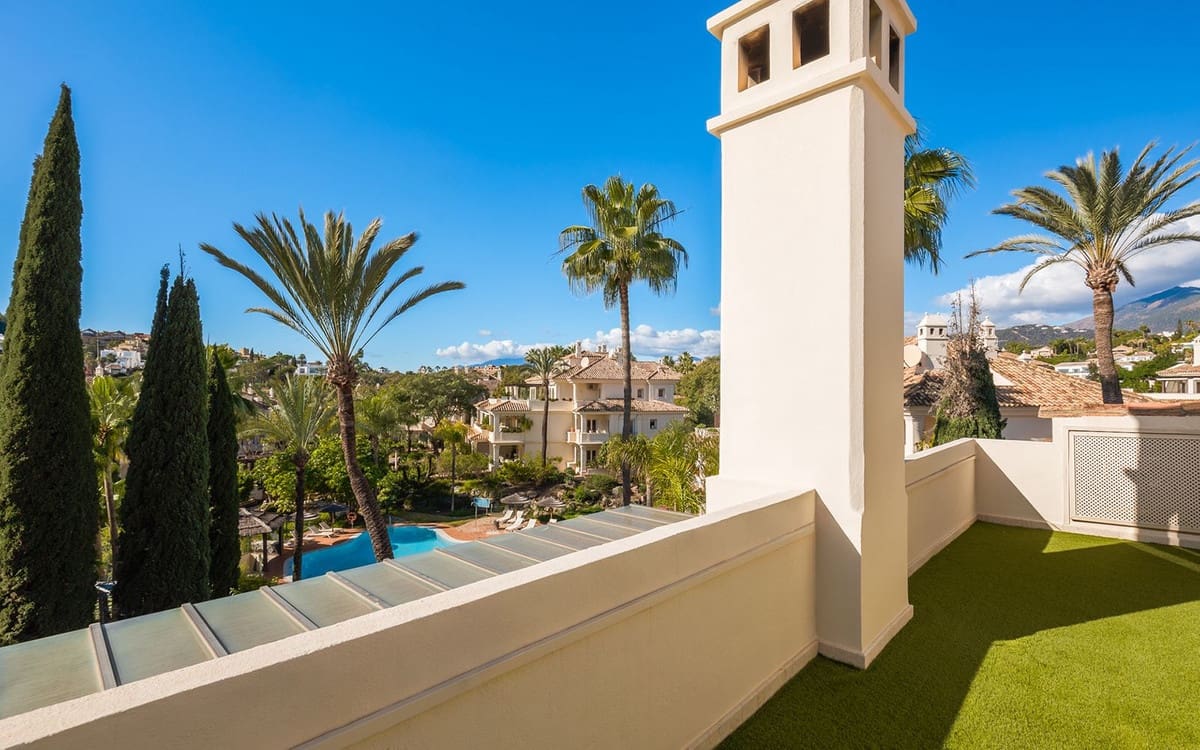 3 bedroom Apartment for sale in Nueva Andalucia - € 3,950,000 (Ref: 9626078)