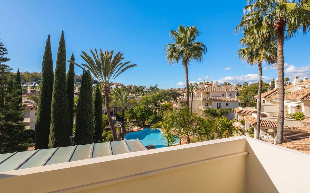 3 bedroom Apartment for sale in Nueva Andalucia - € 3,950,000 (Ref: 9626078)