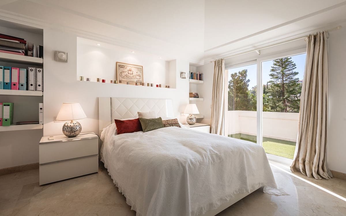 Apartamento de 3 habitaciones en Nueva Andalucia en venta - 3.950.000 € (Ref: 9626078)