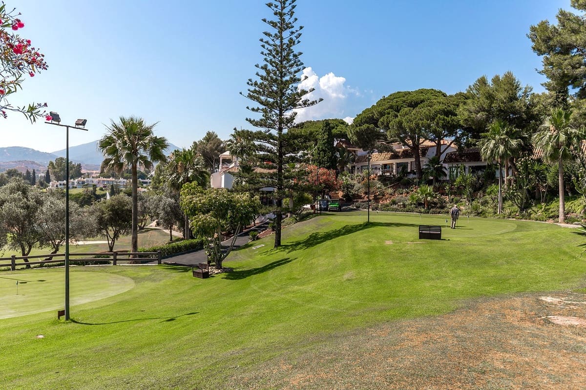 2 soveværelse Byhus til salg i Nueva Andalucia - € 745.000 (Ref: 9626079)