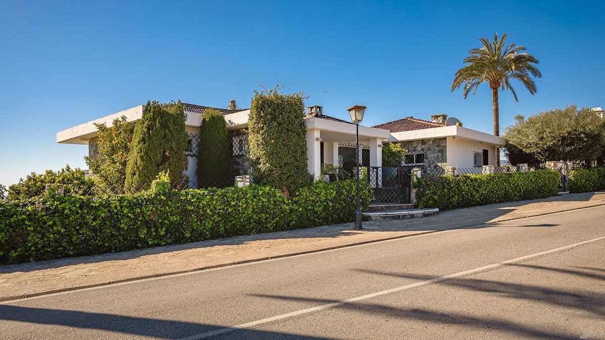 4 soveværelse Villa til salg i Nueva Andalucia - € 2.195.000 (Ref: 9626185)