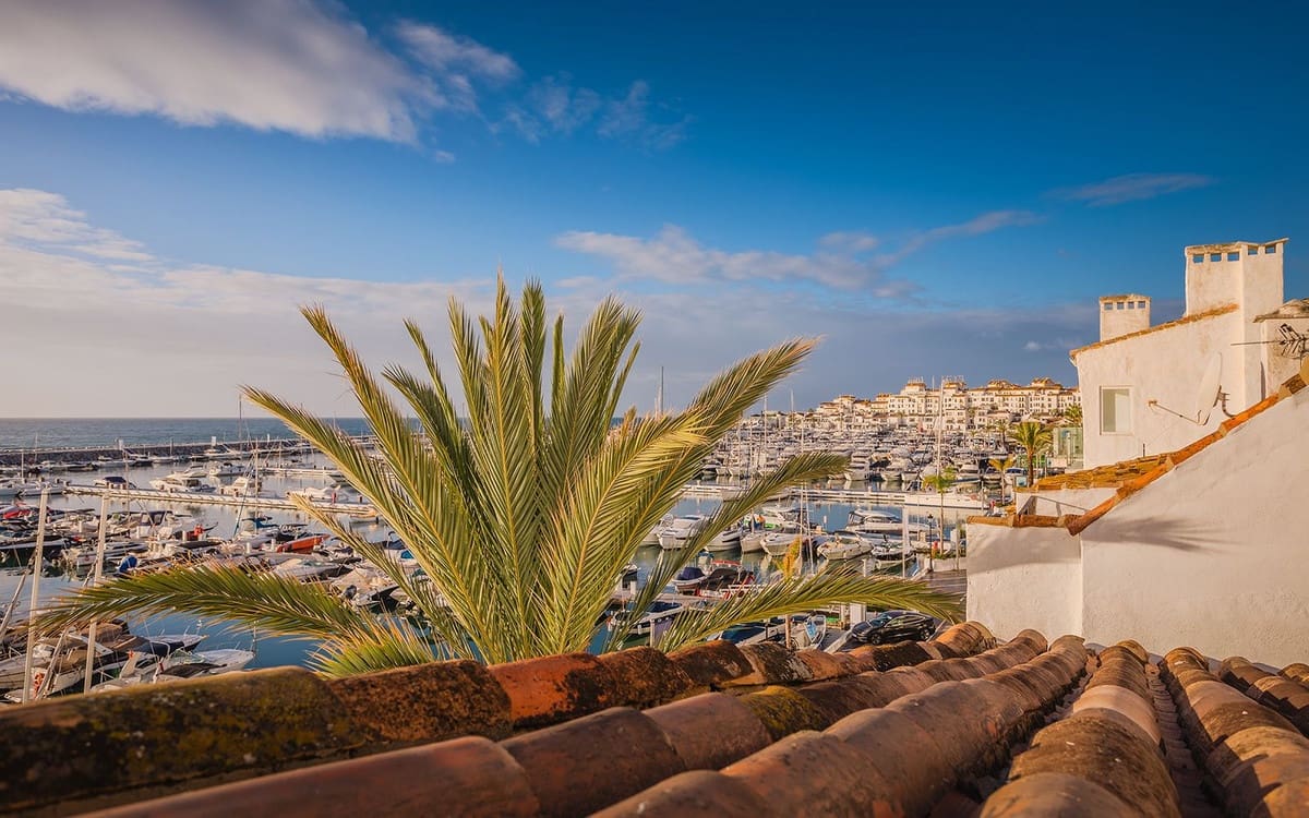 Apartamento de 4 habitaciones en Puerto Banus en venta - 3.750.000 € (Ref: 9626187)