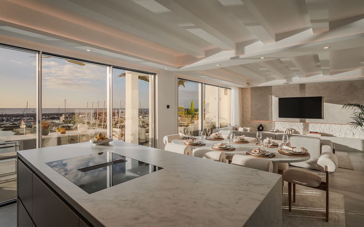 4 bedroom Apartment for sale in Puerto Banus - € 3,750,000 (Ref: 9626187)