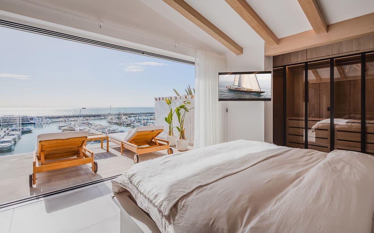 4 bedroom Apartment for sale in Puerto Banus - € 3,750,000 (Ref: 9626187)