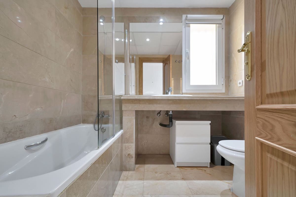 Apartamento de 2 habitaciones en Nueva Andalucia en venta - 395.000 € (Ref: 9638902)