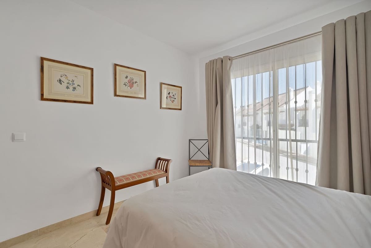 Apartamento de 2 habitaciones en Nueva Andalucia en venta - 395.000 € (Ref: 9638902)