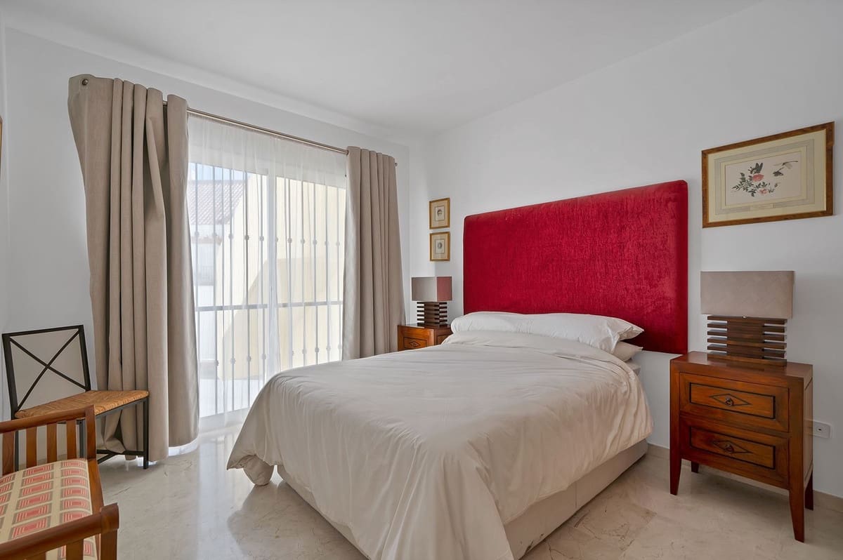 Apartamento de 2 habitaciones en Nueva Andalucia en venta - 395.000 € (Ref: 9638902)