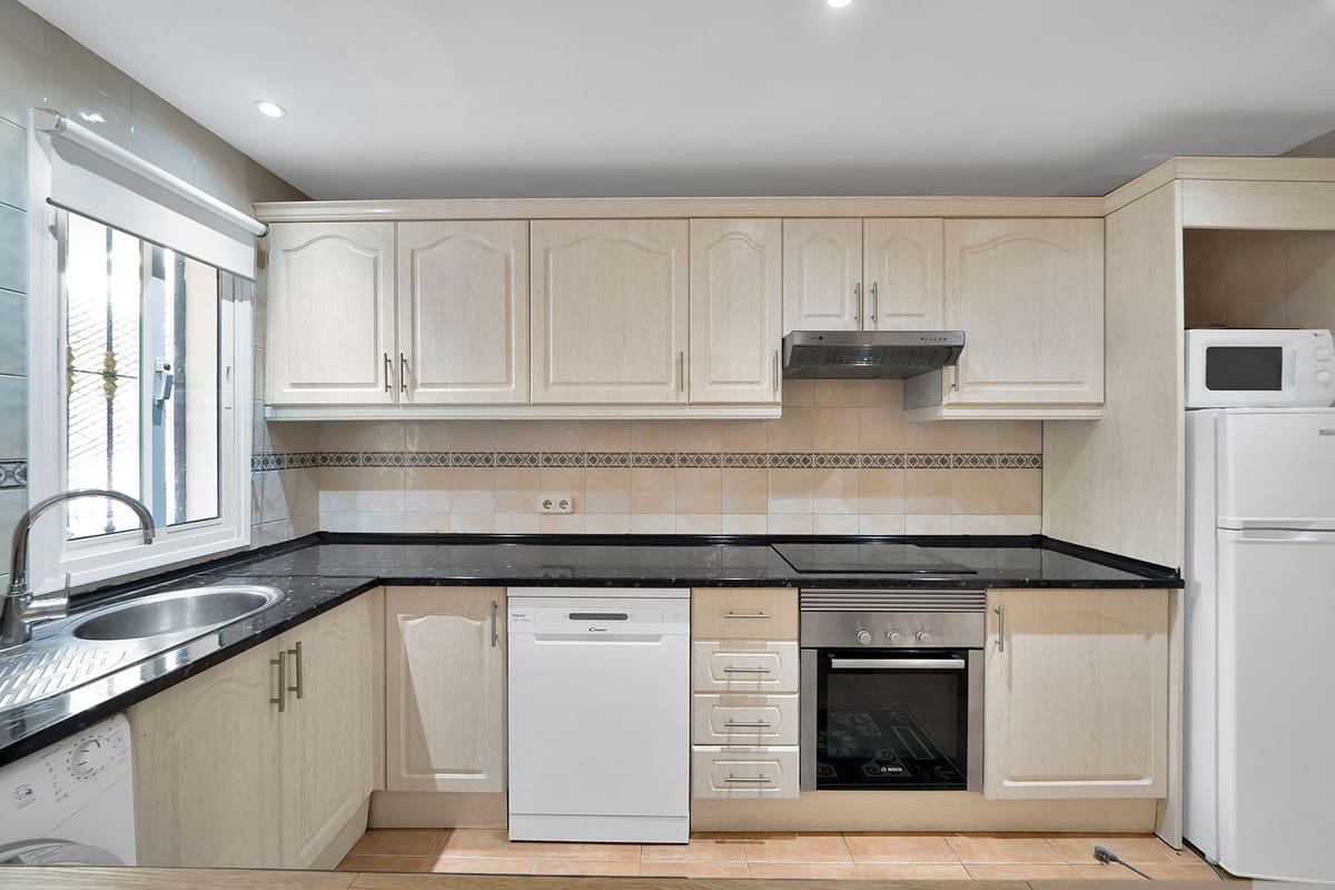 Apartamento de 2 habitaciones en Nueva Andalucia en venta - 395.000 € (Ref: 9638902)