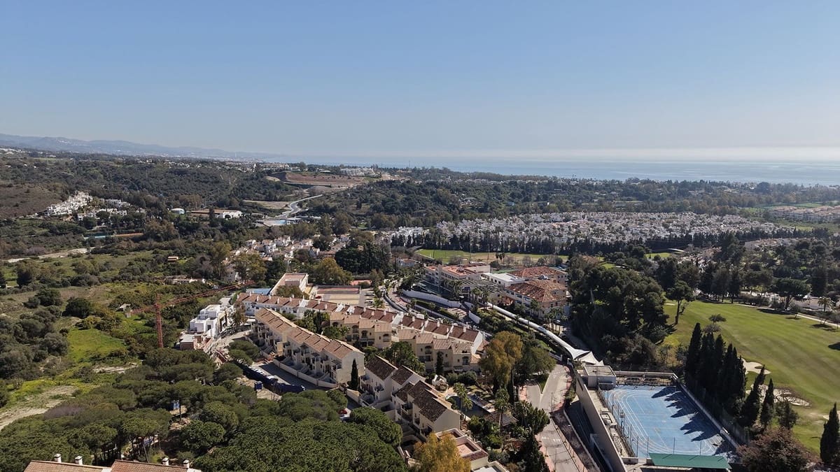 Apartamento de 2 habitaciones en Nueva Andalucia en venta - 395.000 € (Ref: 9638902)