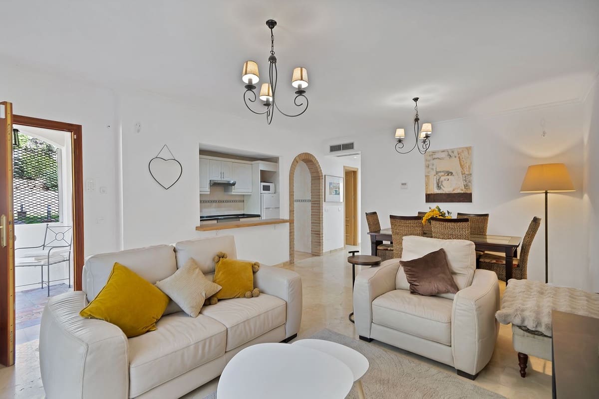 2 bedroom Apartment for sale in Nueva Andalucia with pool garage - € 395,000 (Ref: 9638902)