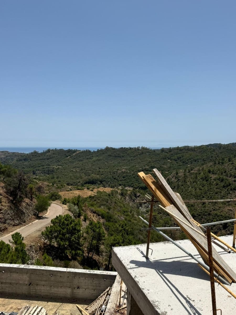 Building Plot for sale in Benahavis - € 2,990,000 (Ref: 9679321)