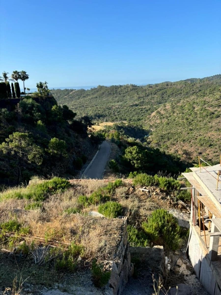 Building Plot for sale in Benahavis - € 2,990,000 (Ref: 9679321)