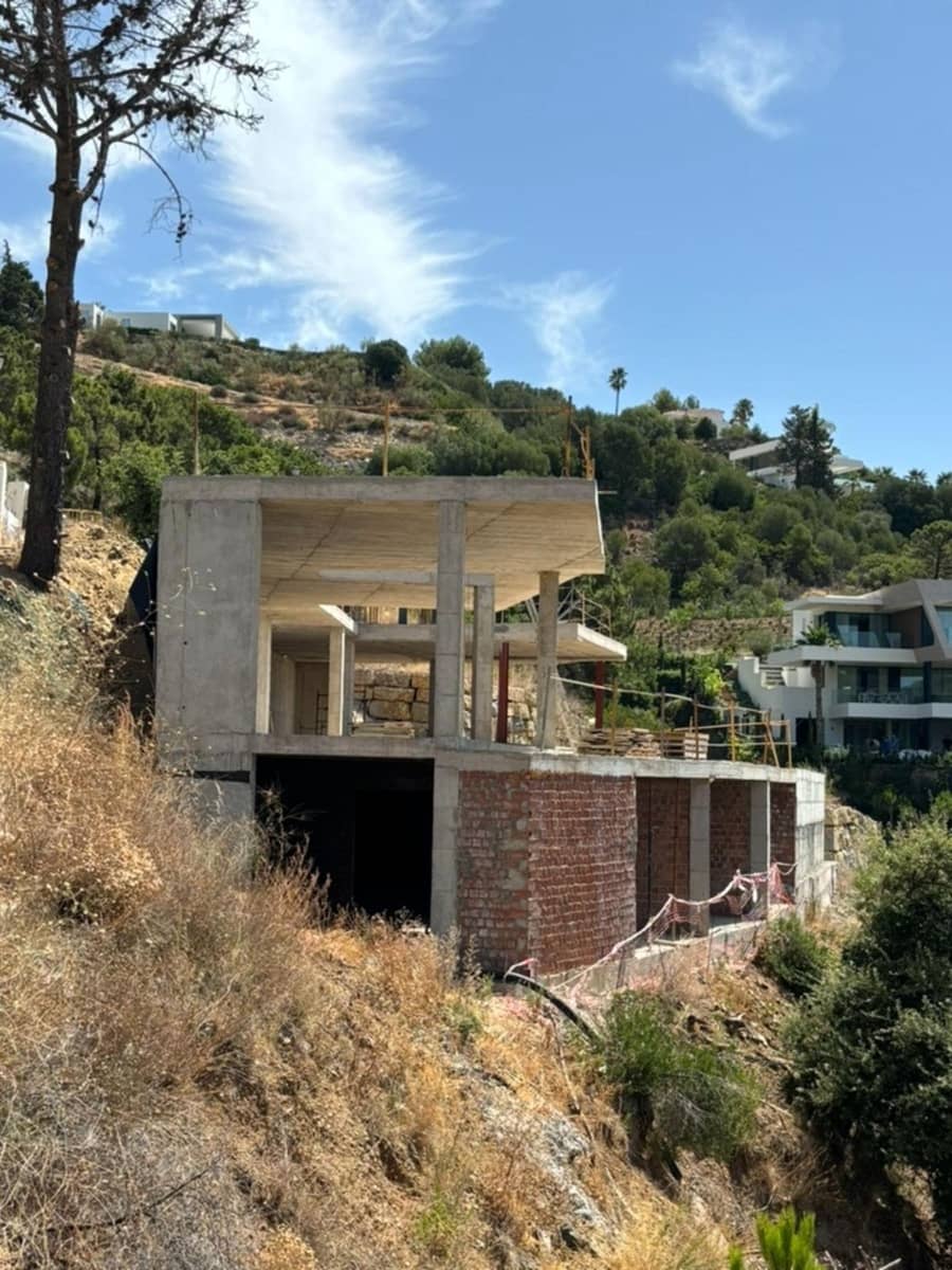 Building Plot for sale in Benahavis - € 2,990,000 (Ref: 9679321)